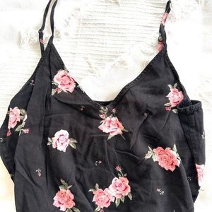 Black floral‎ tank top